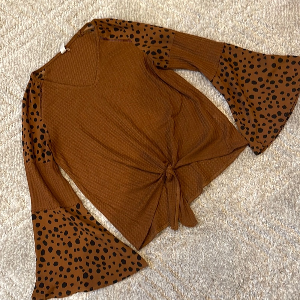 Bell sleeve top with cute tie front